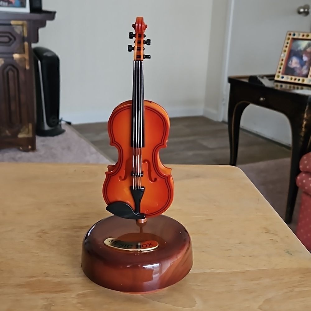 NWOT Rotating Violin music box
